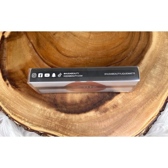 NWT Huda Beauty Liquid Matte Lipstick- Bombshell - Picture 6 of 7